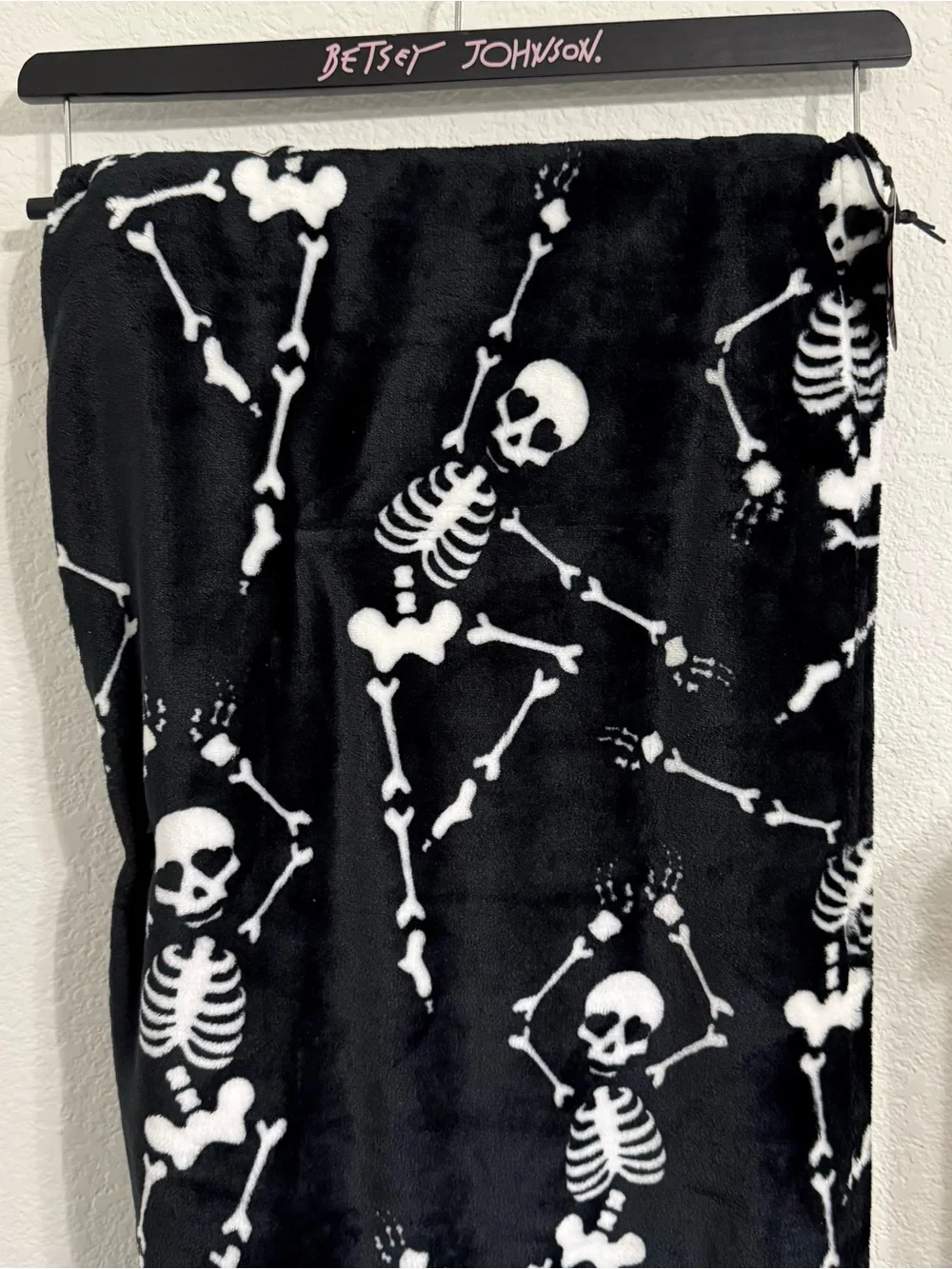 Betsy Johnson dancing skeleton ultra soft plush throw blanket